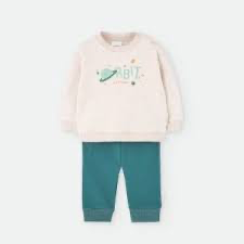 Conjunto de sudadera y pantalón
