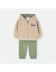 conjunto de sudadera y pantalón