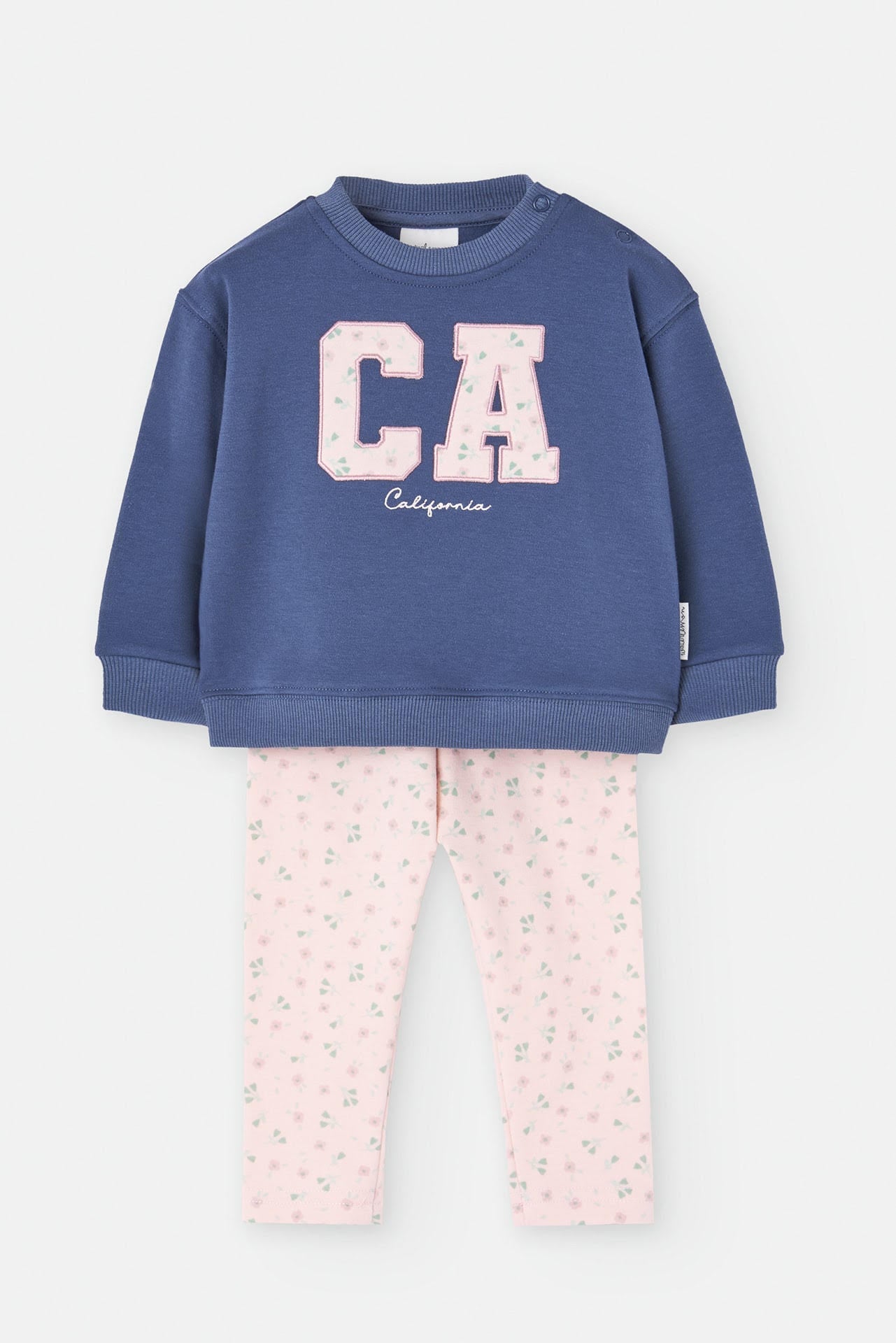 Conjunto sudadera y pantalón